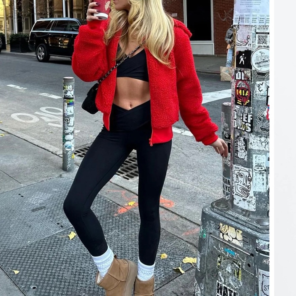 Fabletics 🆕 Summit Teddy Jacket